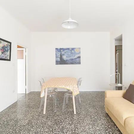 Guesthost - Citta Studi With Balcony Appartement