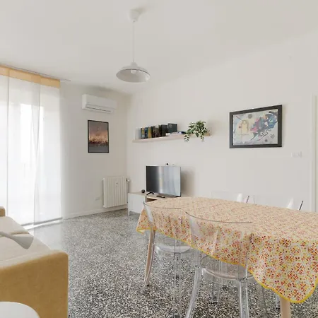 Guesthost - Citta Studi With Balcony Appartement *