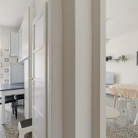 Appartement Guesthost - Citta Studi With Balcony Milaan